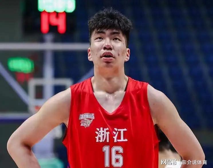 CBA超级中锋于家豪海外征战被召回，全运会0分引关注