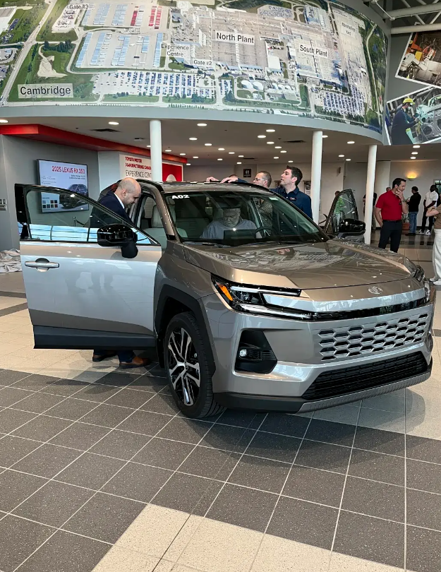 第六代丰田RAV4全球首秀，外观设计引爆网友热议