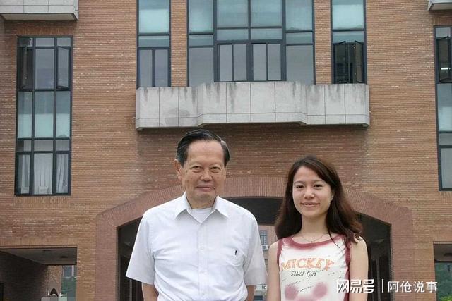 杨振宁在清华讲学