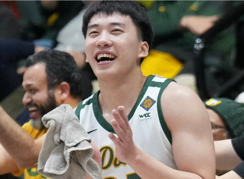 NCAA揭幕战：王俊杰9分4板首发闪耀，旧金山大学45分大胜