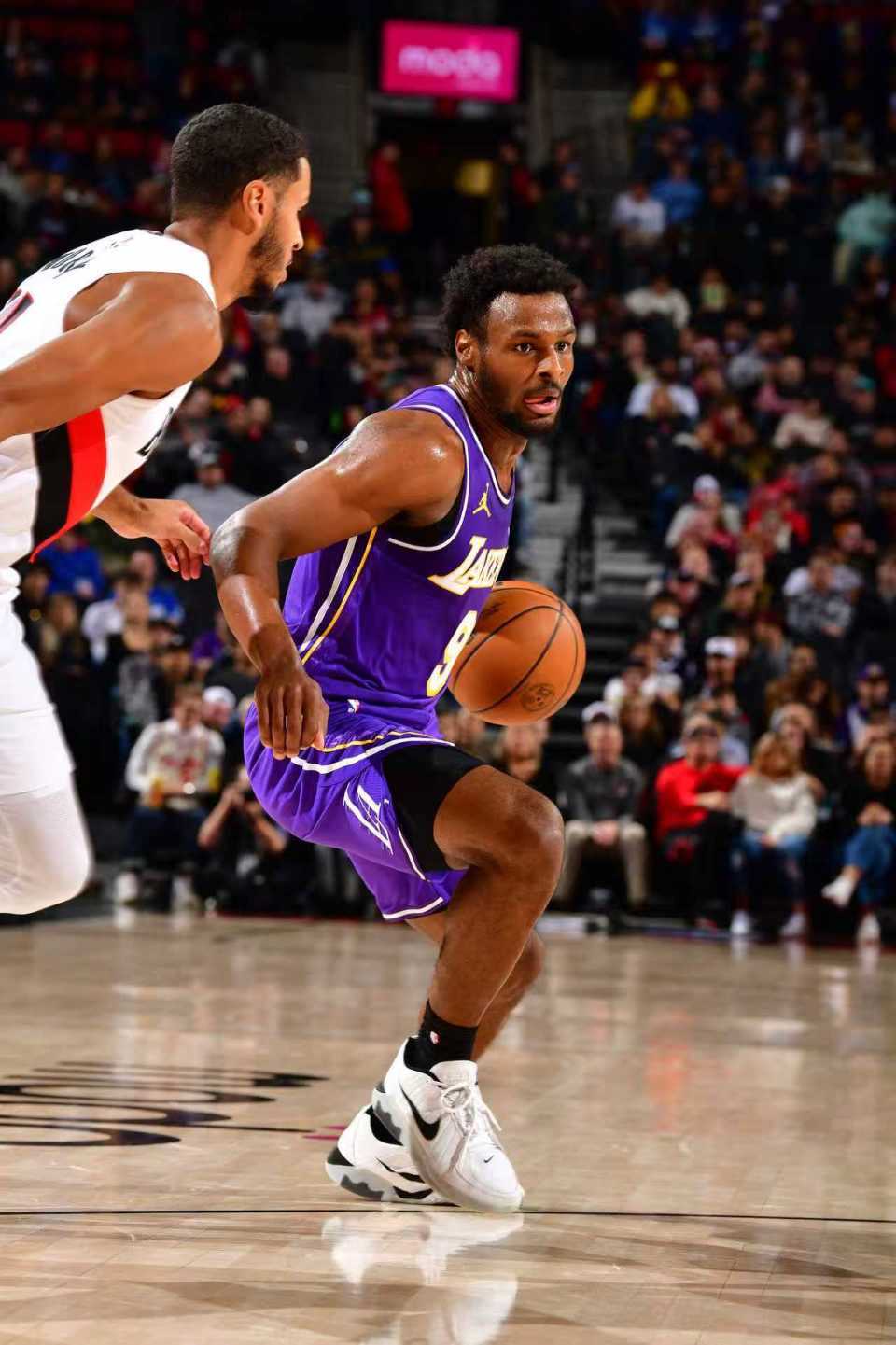 布朗尼赛季新高！5分6助攻追平生涯纪录，连续获重用展现励志成长