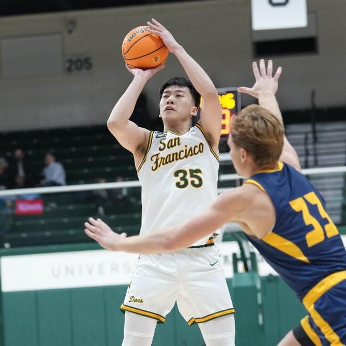 NCAA揭幕战：王俊杰9分4板，赵维伦4分3助，旧金山大学大胜