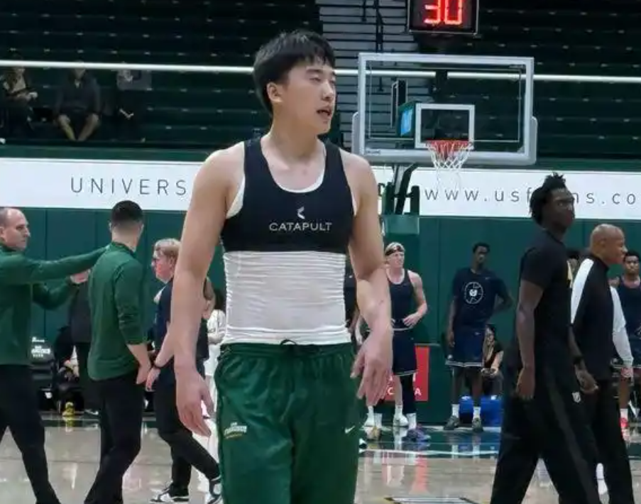 旧金山大学首战大捷！王俊杰高效表现，赵维伦垃圾时间回暖