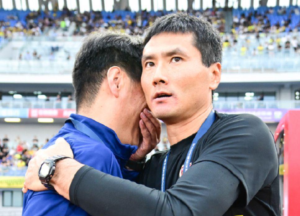 董路评邵佳一执教国足：干部轮岗背景下的挑战与致命弱点