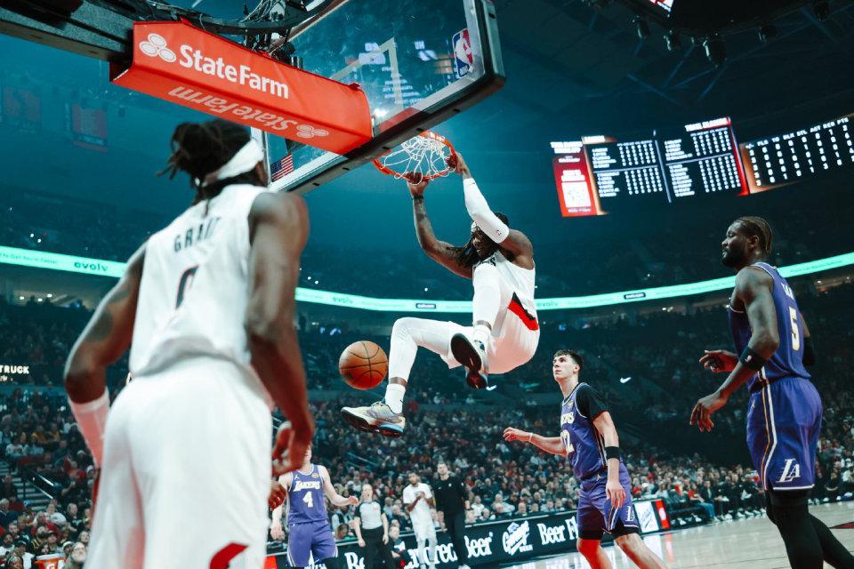 NBA常规赛：杨瀚森连续缺阵，艾顿29+10助力湖人123-115胜开拓者