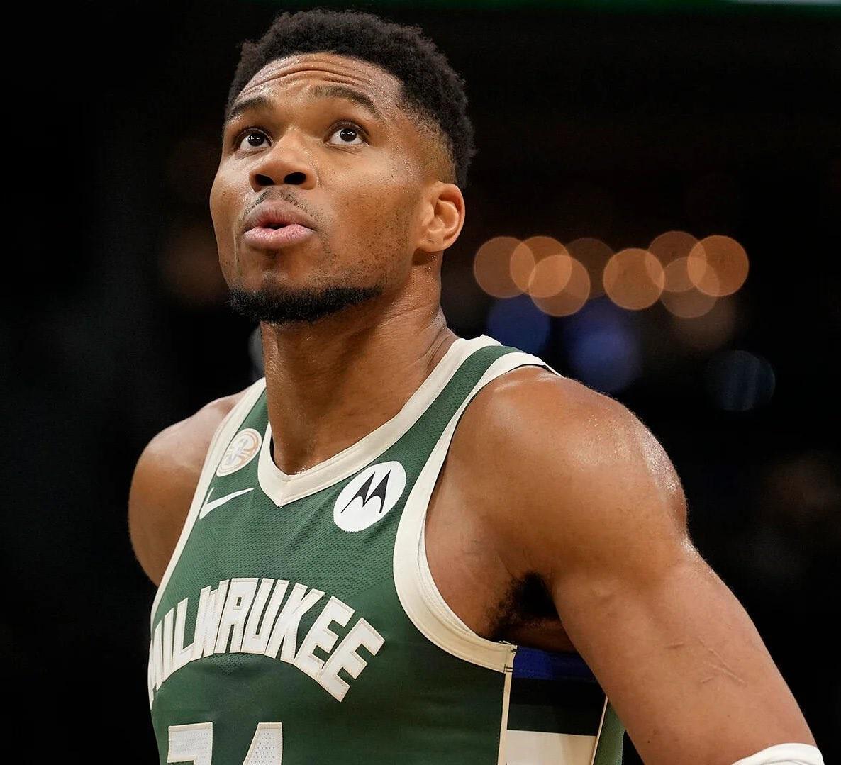 历史最快！字母哥6场达成200分75板35助里程碑