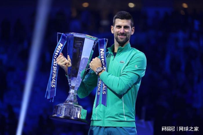 德约或战年终总决赛？斯瓦泰克惨败，谢淑薇双打出线，瓦林卡再胜