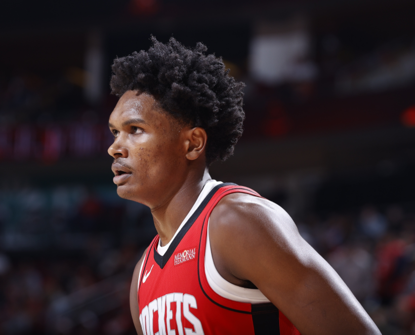 阿门27分5板4助封盖定胜局 火箭四连胜彰显团队实力