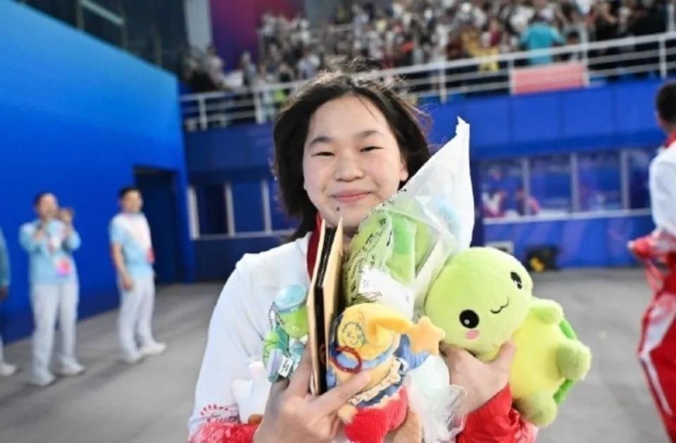 全红婵带伤出战全运会：胫骨脚踝伤痛难忍，教练透露艰难现状