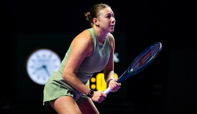 WTA总决赛：阿尼西莫娃逆转凯斯，莱巴金娜提前晋级四强