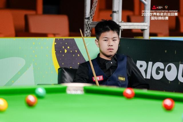 14岁新星王信仲5-6惜败墨菲，斯诺克国锦赛虽败犹荣