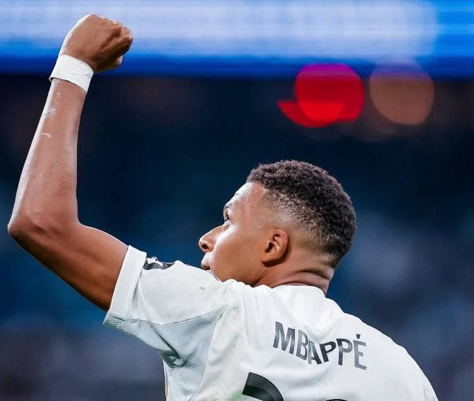 FIFPro最佳阵容入围次数：梅西17次领跑，姆巴佩6次跻身前十