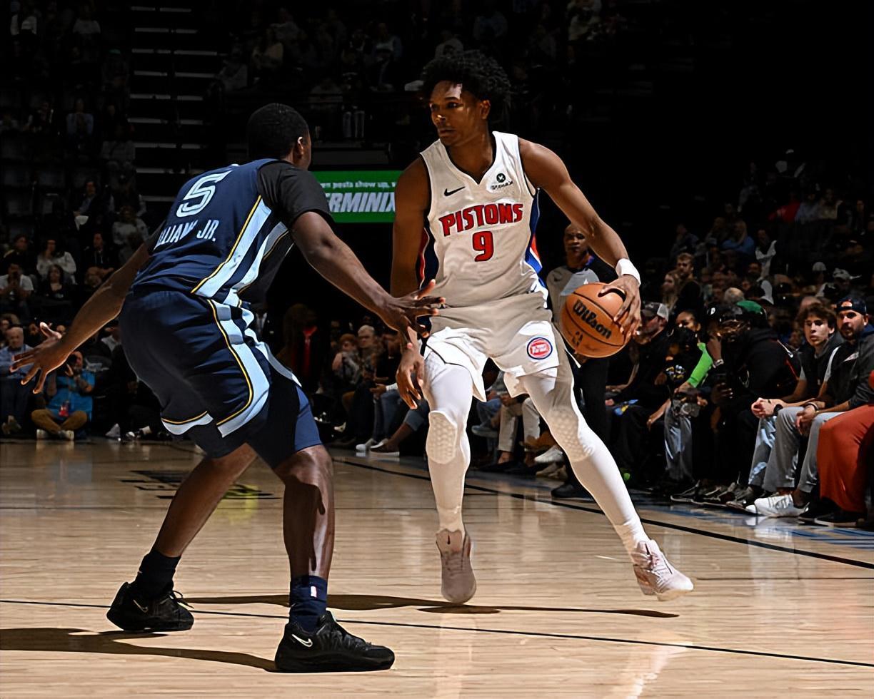 防守端表现惊艳！活塞锋线新星奥萨尔-汤普森攻防全能解析