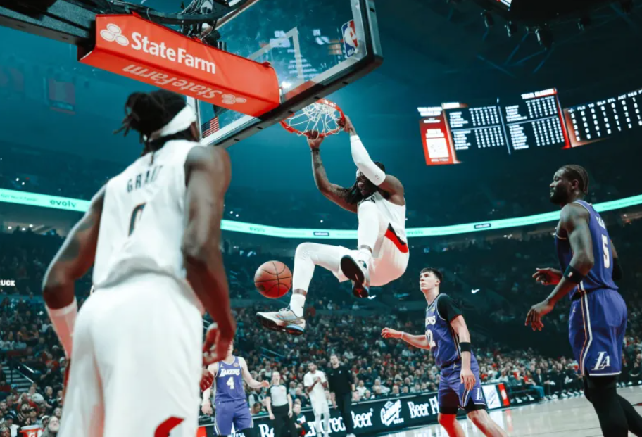 残阵湖人123-115逆转开拓者豪取4连胜，艾顿29+10，杨瀚森连续DNP