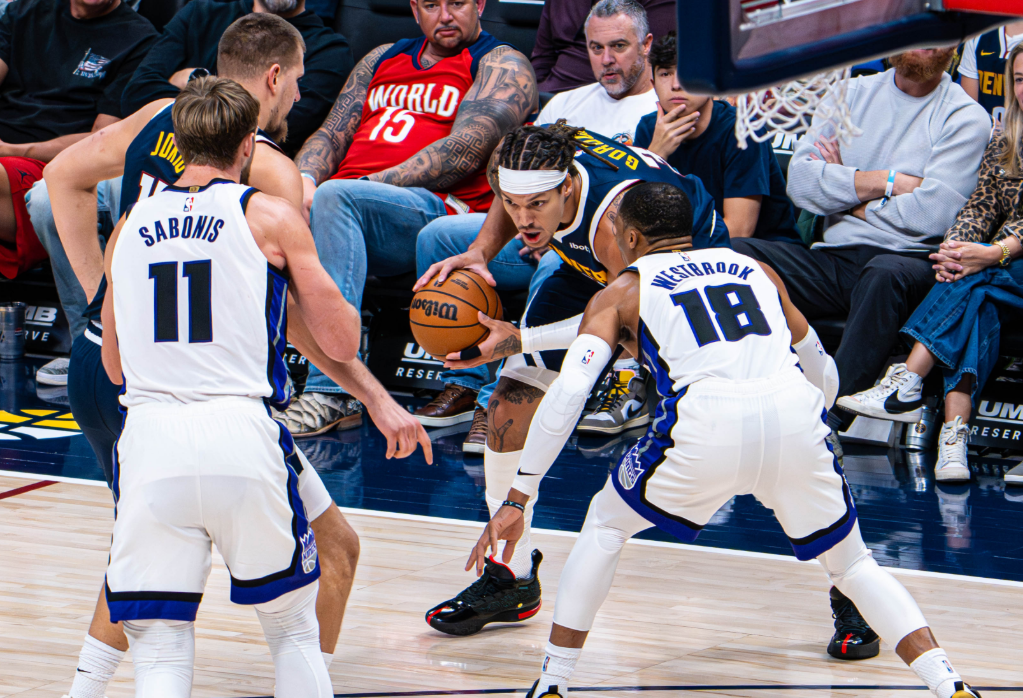 威少26+12+6难救主，掘金约基奇34分率队险胜国王