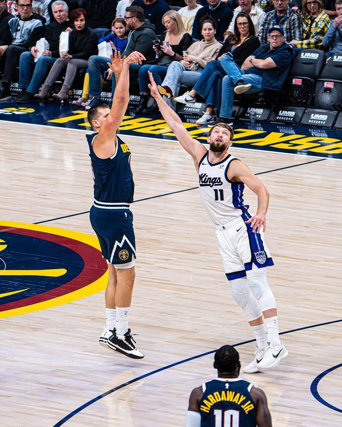 约基奇创NBA历史！准三双率掘金胜国王，威少战旧主26+12+6难救主