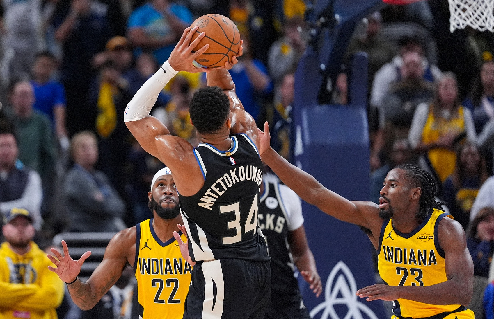 字母哥绝杀步行者：德克式跳投惊艳全场，快意恩仇为队友正名