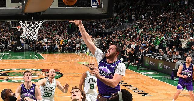 NBA常规赛：布朗36分难救主 努尔基奇0.6秒准绝杀爵士险胜凯尔特人