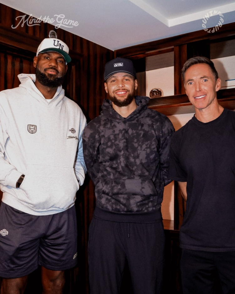 库里亮相詹姆斯播客节目，十七年追星之路终圆梦