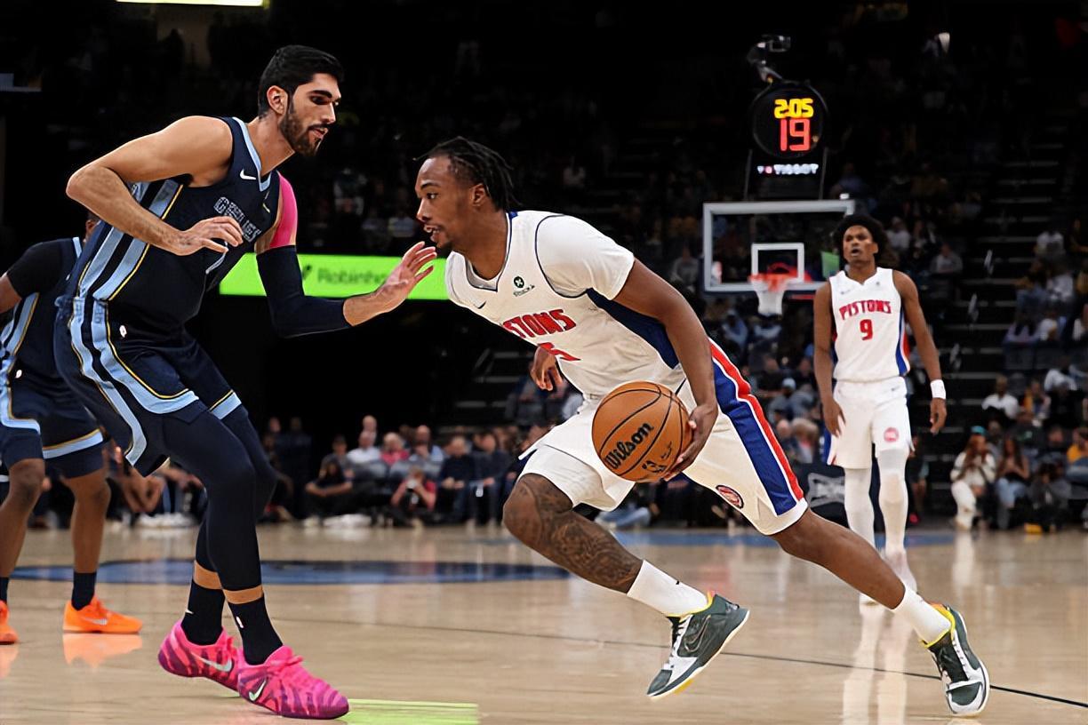 活塞锋线新星罗恩-霍兰德：攻防俱佳，比赛阅读能力显著提升