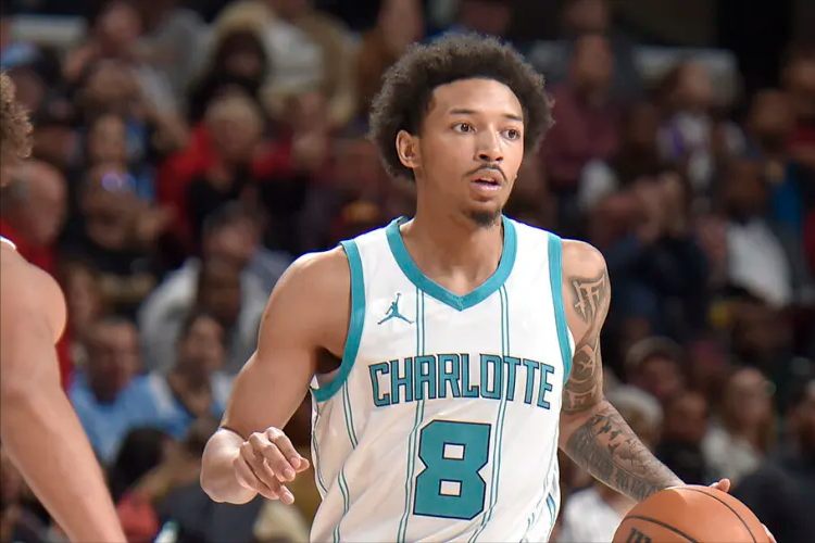 杨瀚森再遭DNP，湖人21岁新星25分闪耀，布朗尼成助攻王