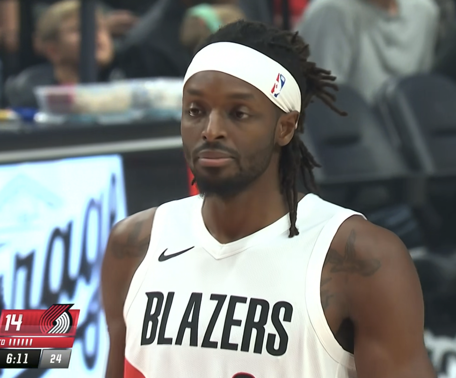 湖人123-115力克开拓者：残阵逆袭，杨瀚森失宠引关注