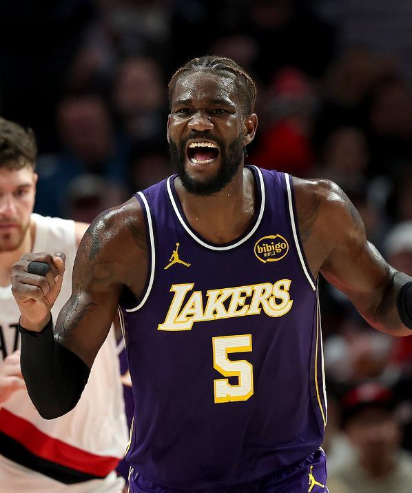 艾顿29+10率湖人复仇开拓者，布朗尼6助攻八村塁高效28分