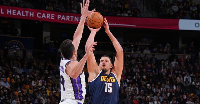 约基奇34+7+14威少26+12+6 掘金主场险胜国王