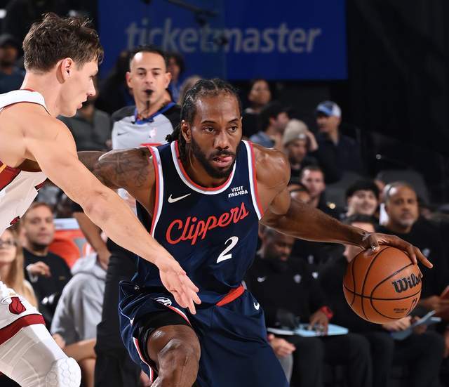 哈登三分命中瞬间