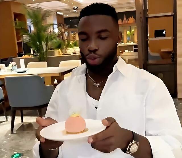 国足锋线新希望！奥斯卡14场造15球领跑中超，归化或成关键