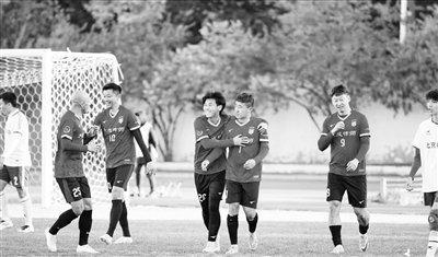 首都职工足球联赛：卫冕冠军VS老牌劲旅 1/4决赛精彩对决