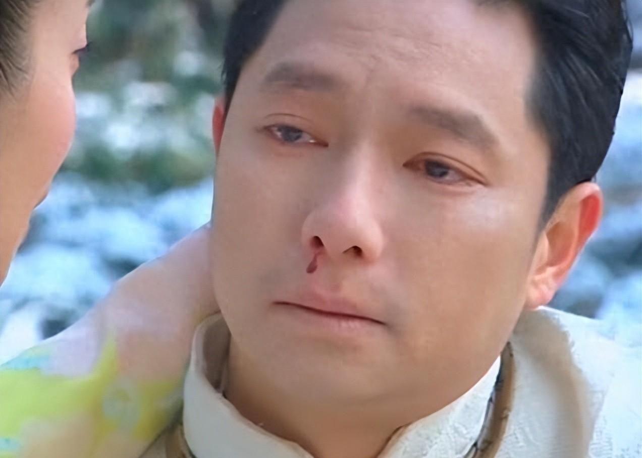 硅胶腹肌、公主抱翻车、射箭造假！男演员体态与技能为何屡遭质疑