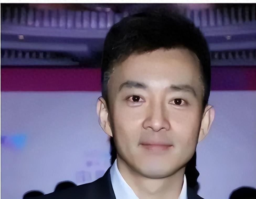 前央视主持亚宁：辟谣身家百亿传闻，56岁头发全白，如今低调复出
