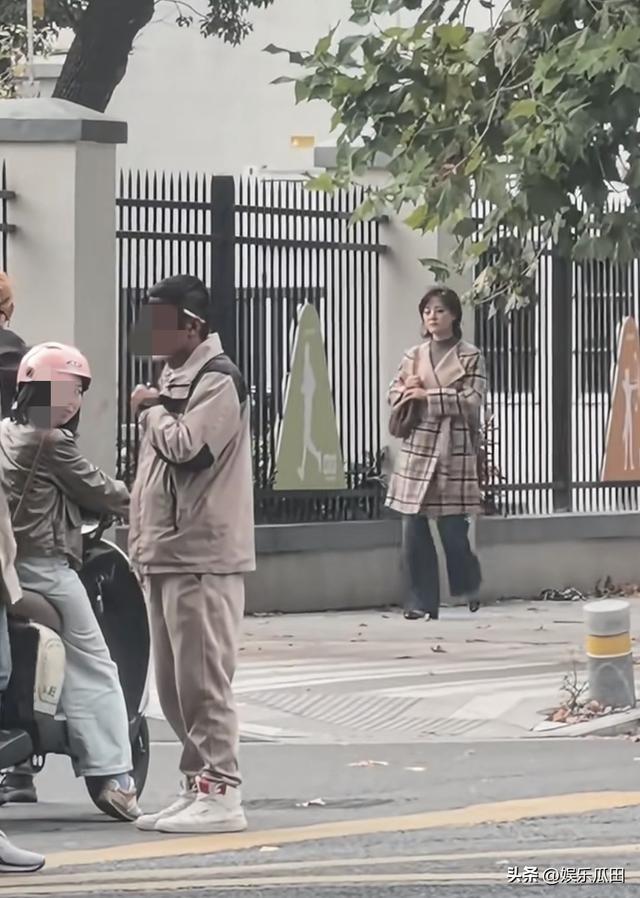 网友偶遇孙俪街头过马路，真人颜值惊艳引热议