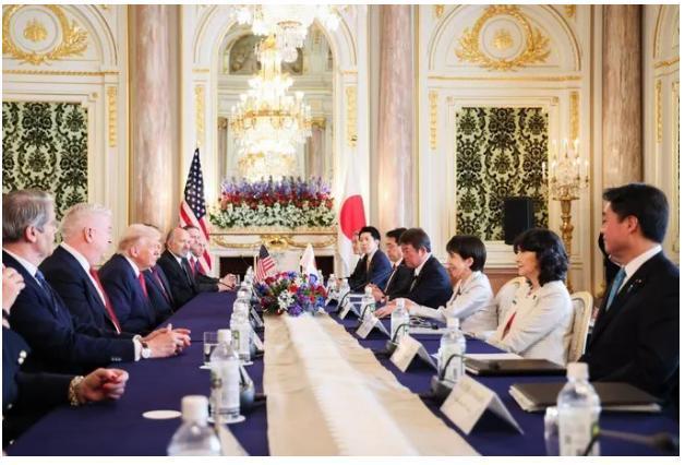 高市被石破茂坑惨了！美日协议签署，日本民众高呼“丧权辱国”！