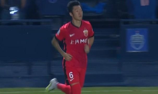 徐新里程碑！代表上海海港出战100场，荣誉与实力并存