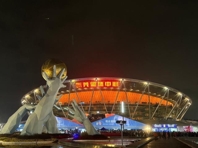 广东男篮凭深度压制山东 杜锋幽默回应杨鸣赞誉