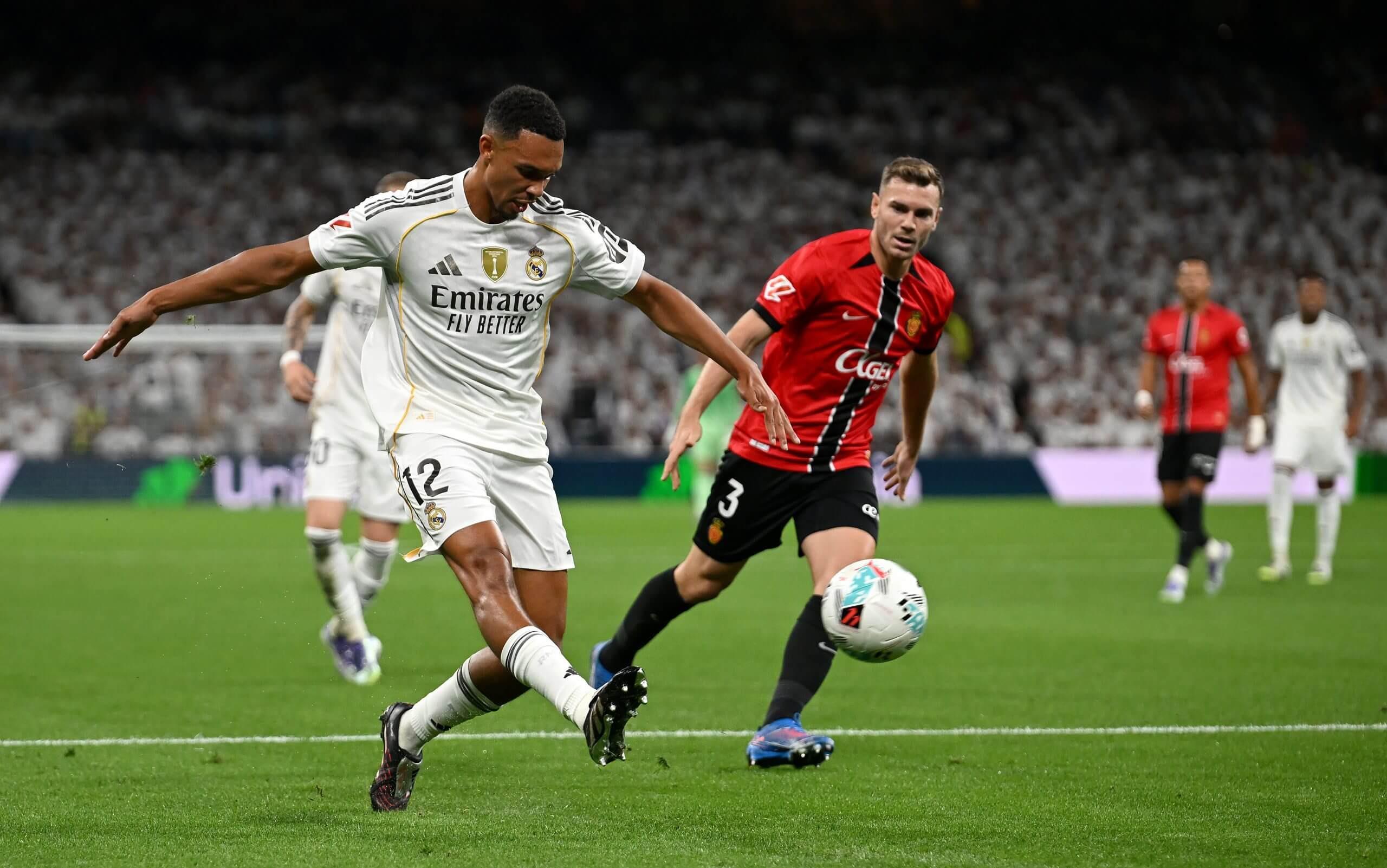 利物浦球迷对阿诺德态度复杂：离队后右路实力下滑引关注