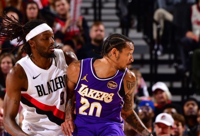 湖人三巨头缺阵，21岁小将尼克·史密斯狂轰25分闪耀全场