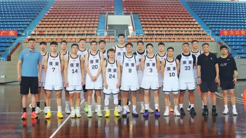 广东男篮全运会12人阵容揭晓：赵睿胡明轩领衔，王睿泽刘传兴入选