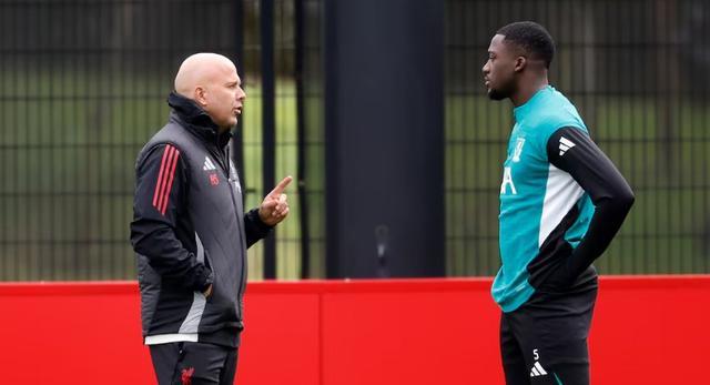 科纳特今夜迎四重考验：皇马引援关注，球迷期待，斯洛特施压，姆巴佩游说