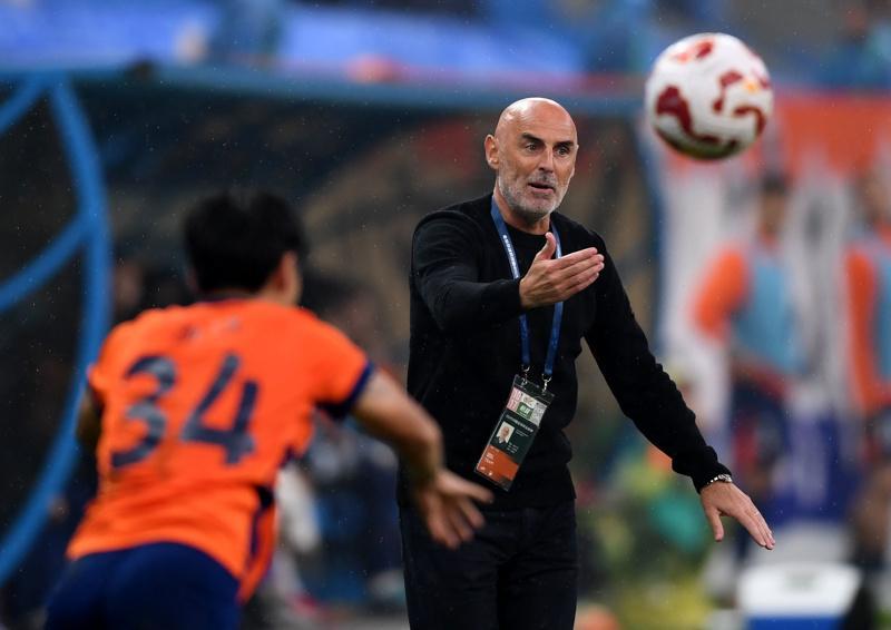 上海海港亚冠首发揭晓：穆斯卡特3处调整，李圣龙领衔锋线