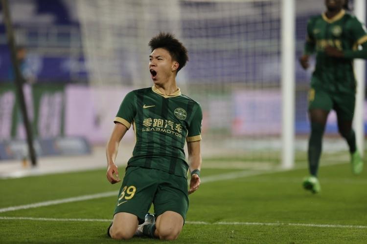 王钰栋获多家欧洲俱乐部报价！留洋最大阻碍曝光，英超德甲成潜在下家