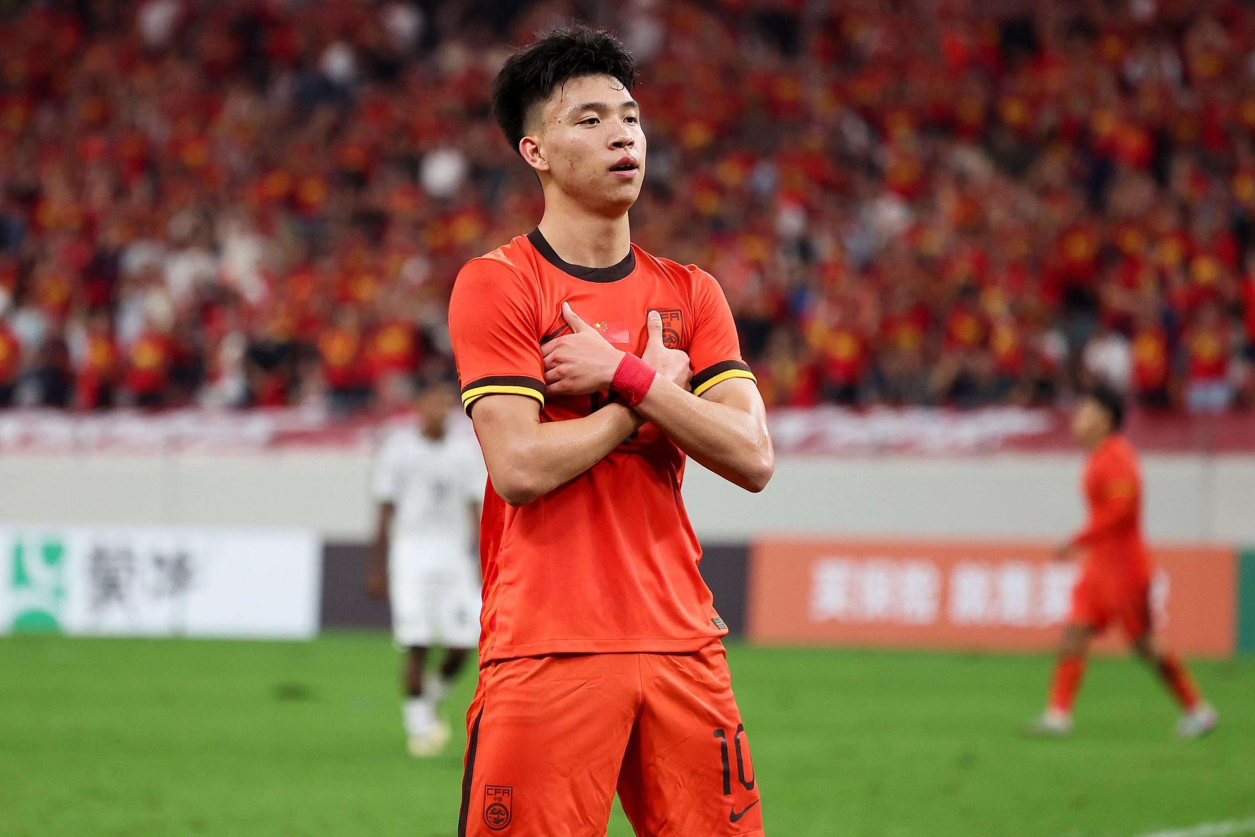 王钰栋比赛瞬间