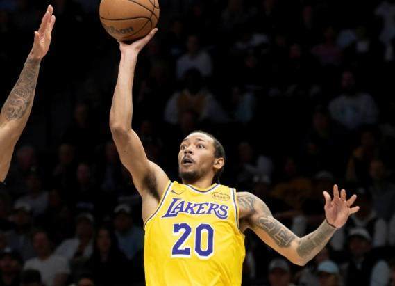 湖人残阵逆袭开拓者！1950万薪资组合狂砍74分创奇迹