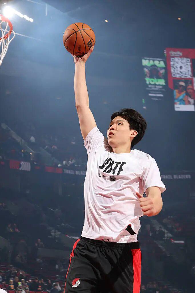 杨瀚森比赛现场图