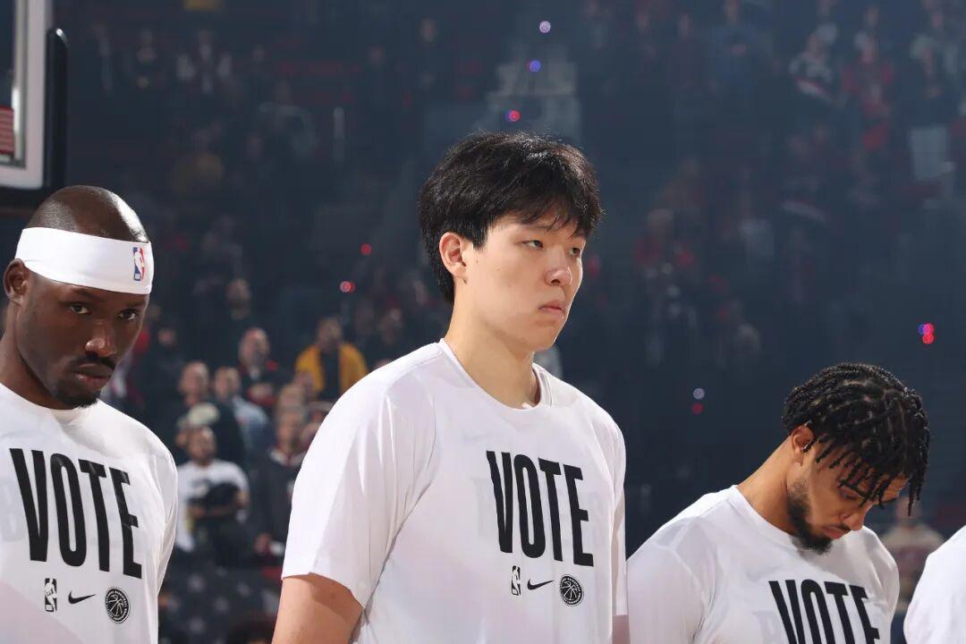 开拓者主帅斯普利特盛赞杨瀚森：展现高度职业精神