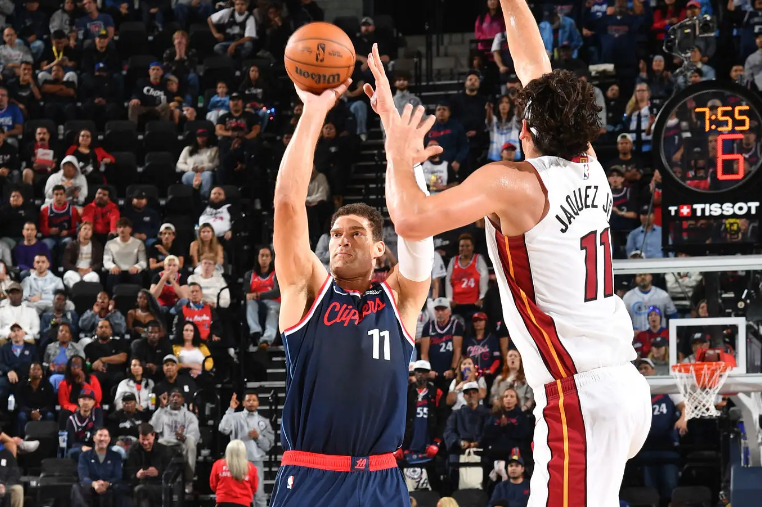 快船内线困境：老将洛佩斯状态低迷，轮换调整迫在眉睫？