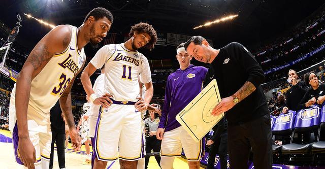 雷迪克盛赞湖人：更衣室阵容强大，信心空前高涨