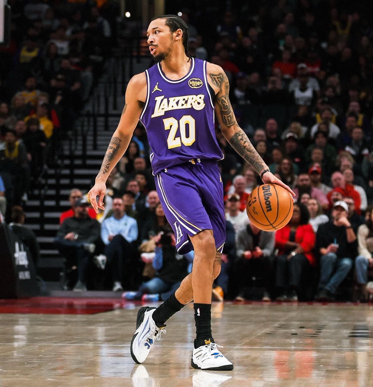 湖人奇兵小尼克史密斯：从全美第一高中生到双向球员的逆袭之路